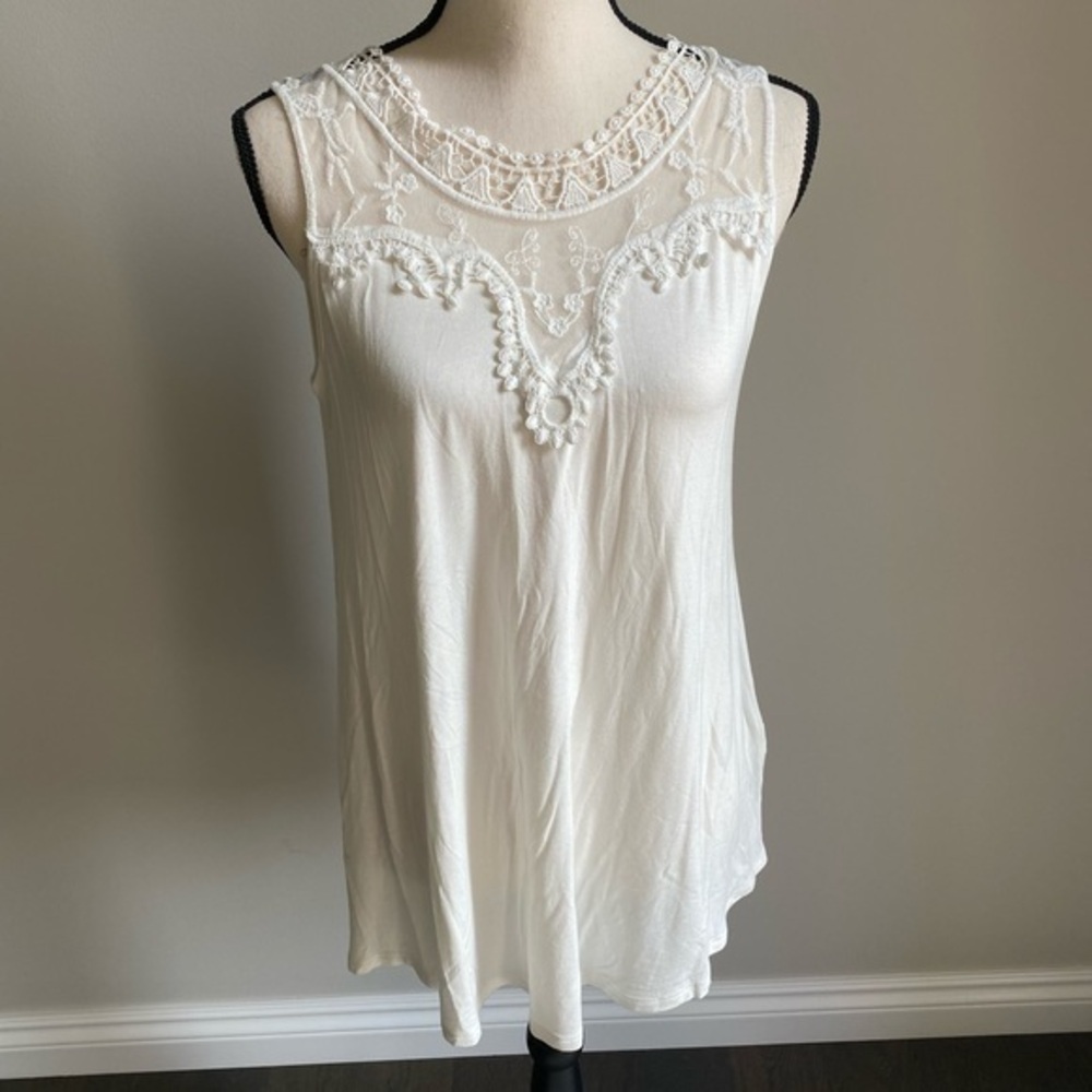 NWT Lace Accent White Maternity Top Size M